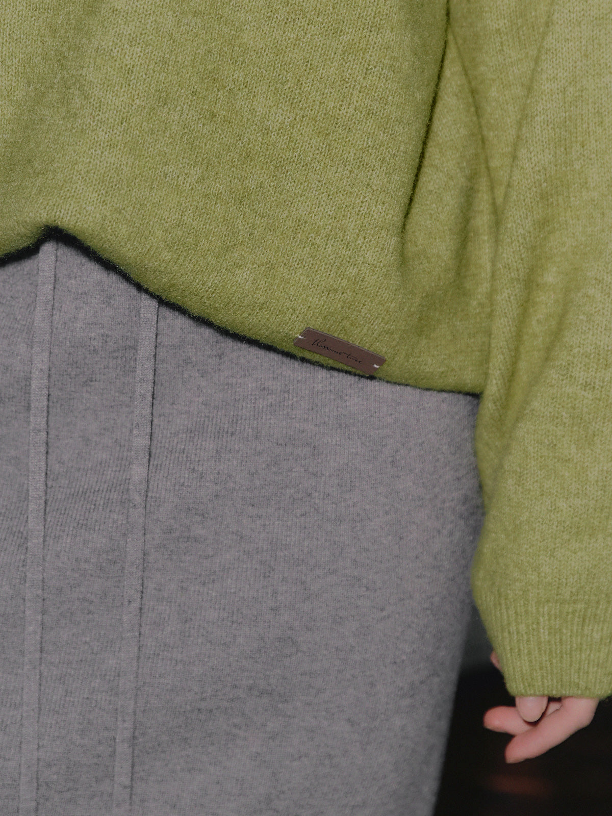 [TWEE] Lennon V-Neck Balloon Sleeve Loose Knit