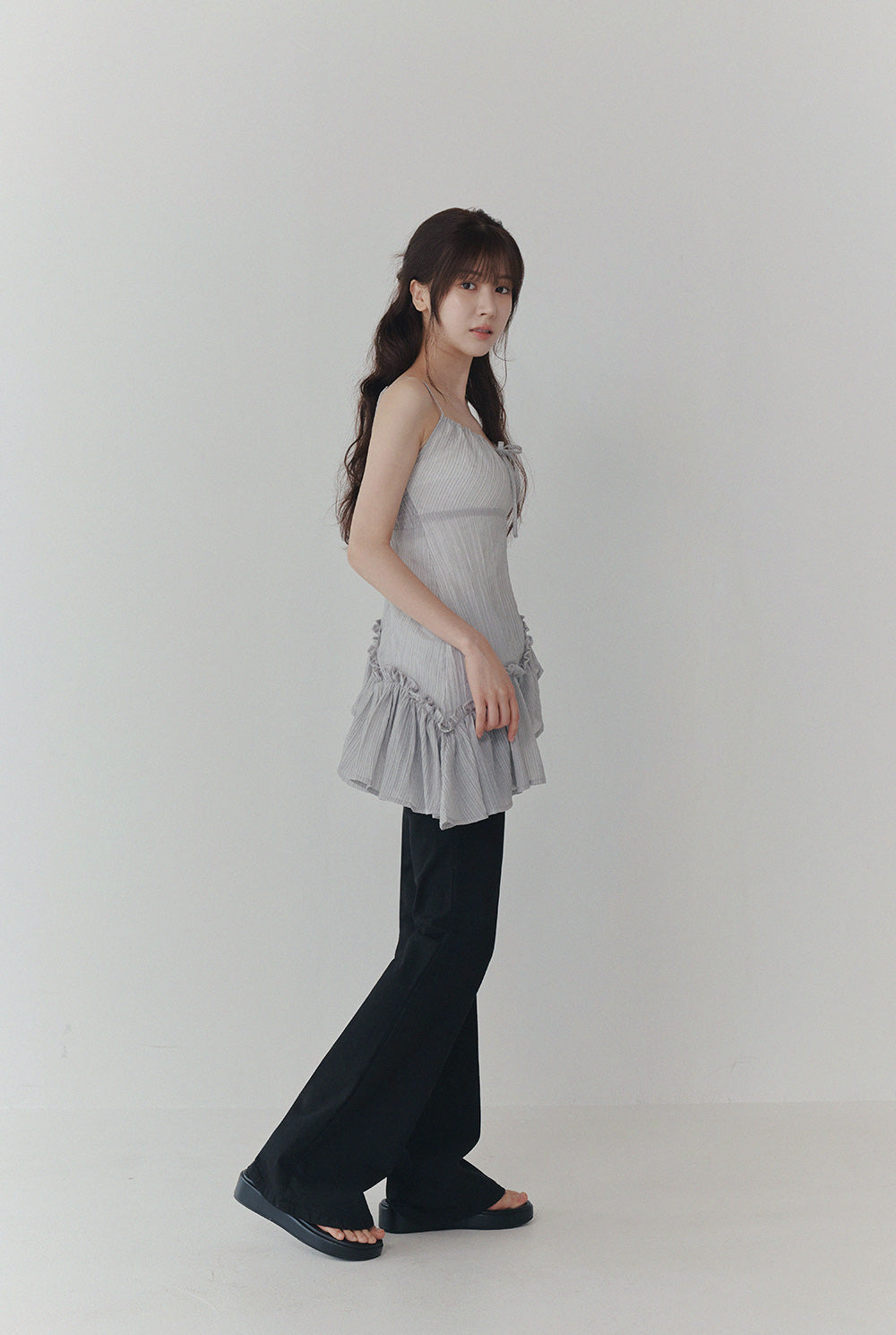[TWEE] Ledel Asymmetric Ruffle Sleeveless Blouse