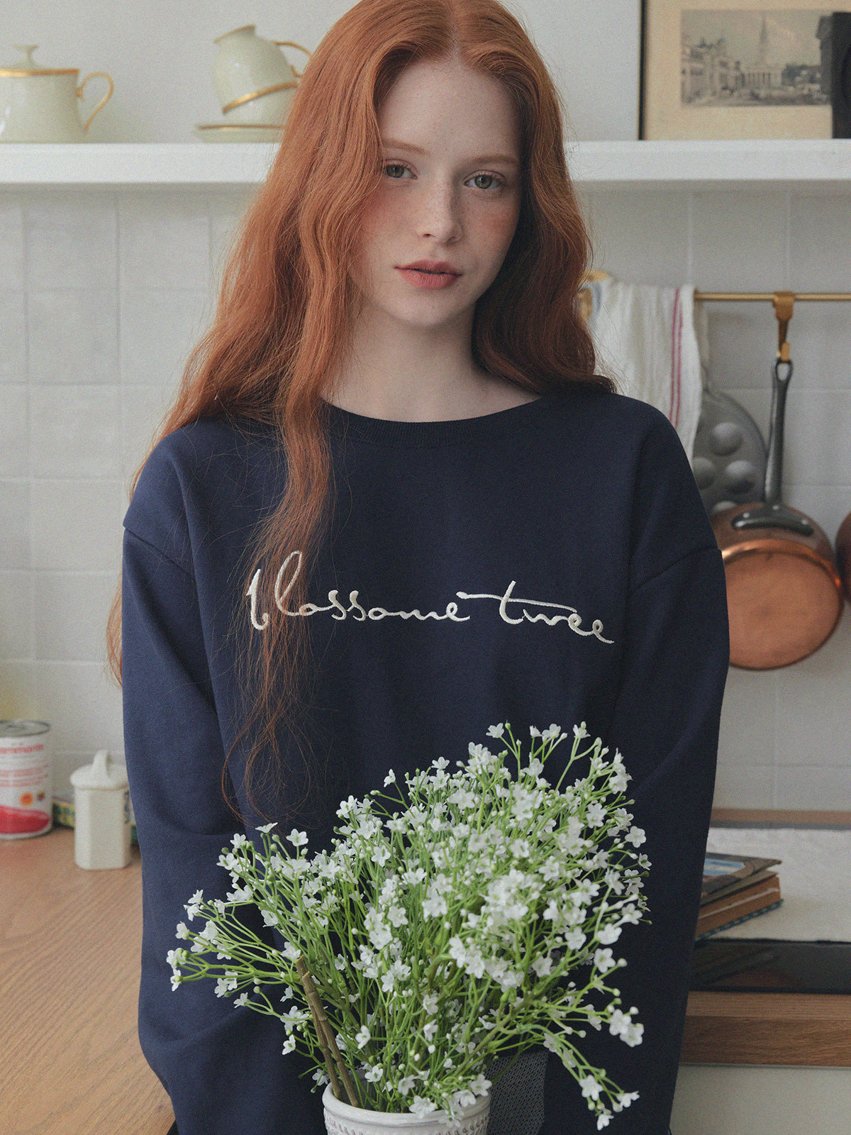 【TWEE】Poeden Sweatshirt mit großem Stickschriftzug