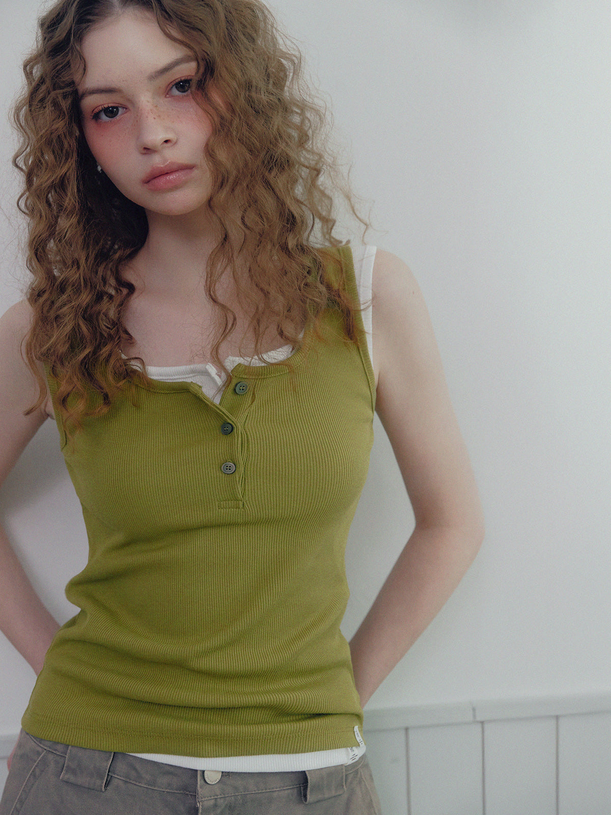 [TWEE] Perkin Ribbed Button Sleeveless Top