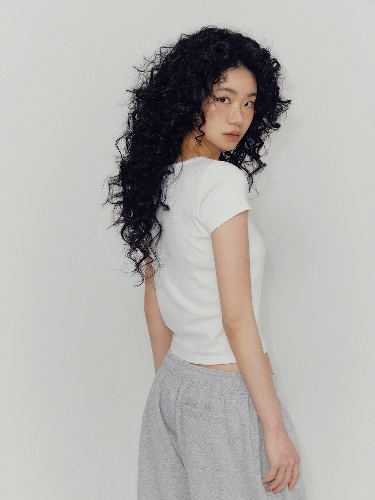 [TWEE] Elite Basic U-Neck Crop Tee