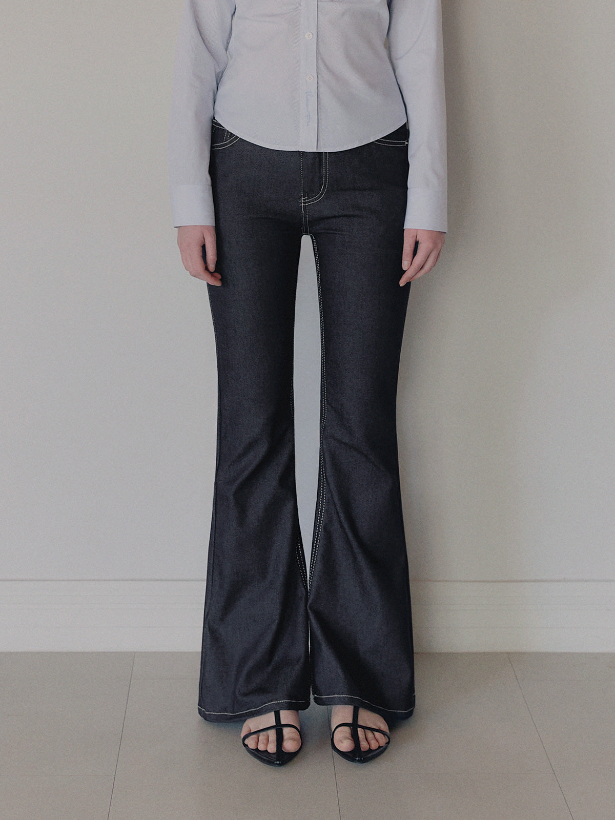 [TWEE] Pantaloni lunghi in denim Poca raw semi-svasati