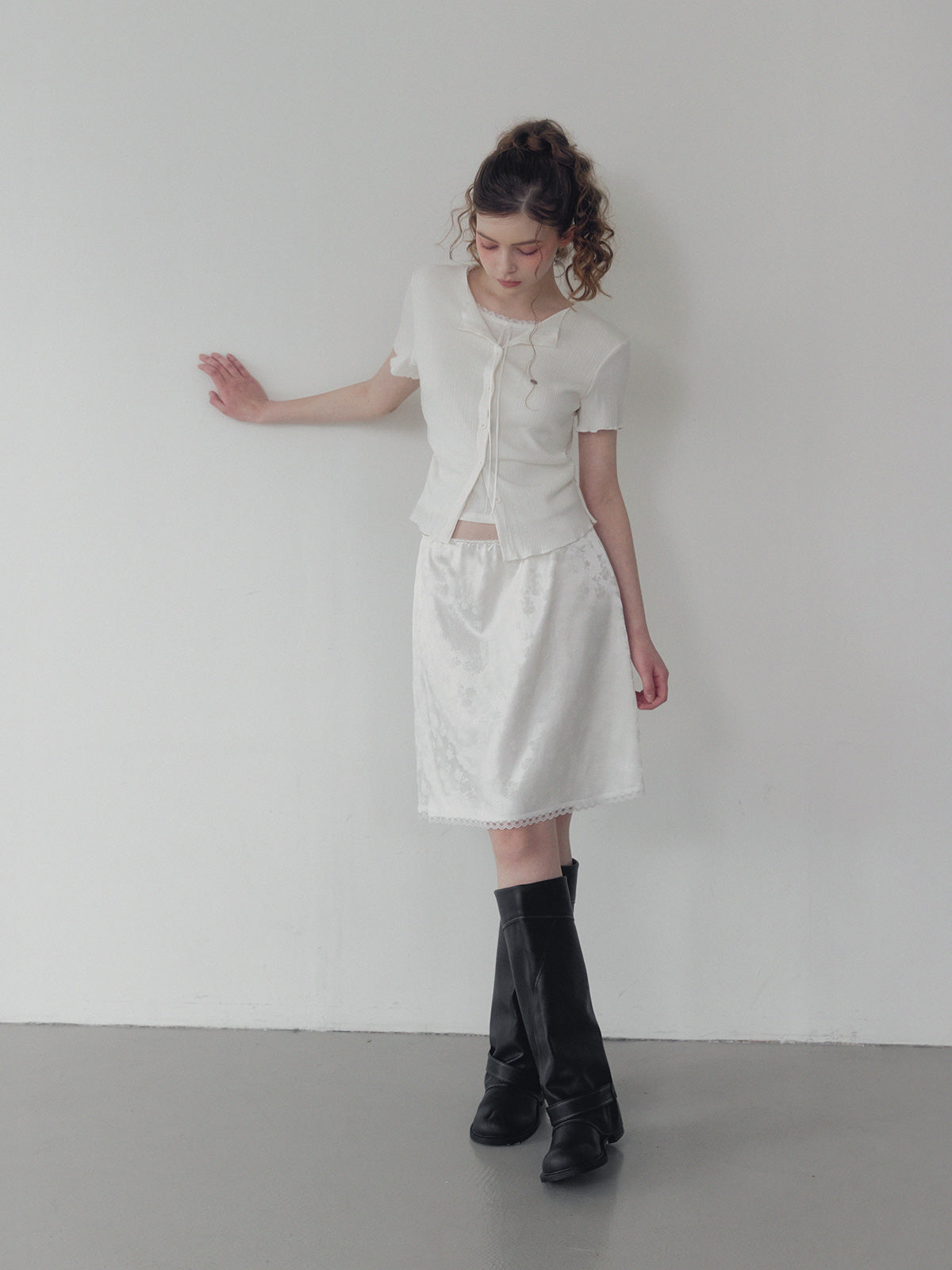 [TWEE] Divet flower satin banding midi skirt