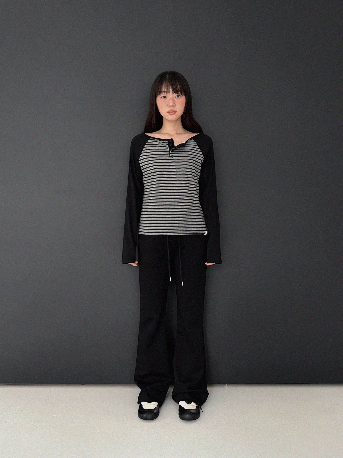 [TWEE] Mono button striped color-block long-sleeve T-shirt