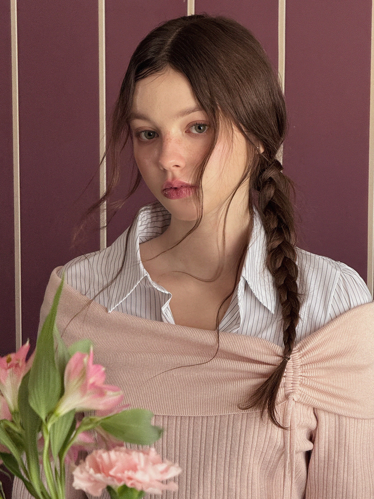 [TWEE] Nikon Strap Off-Shoulder Long-Sleeve Knit