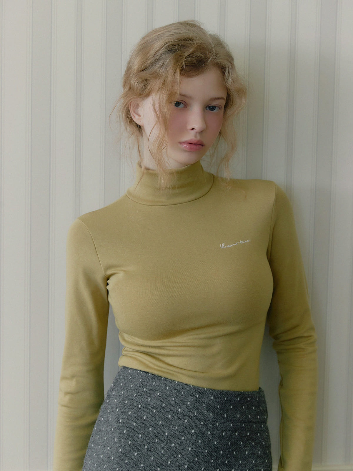 [TWEE] Blen besticktes Fleece-Turtleneck-Shirt
