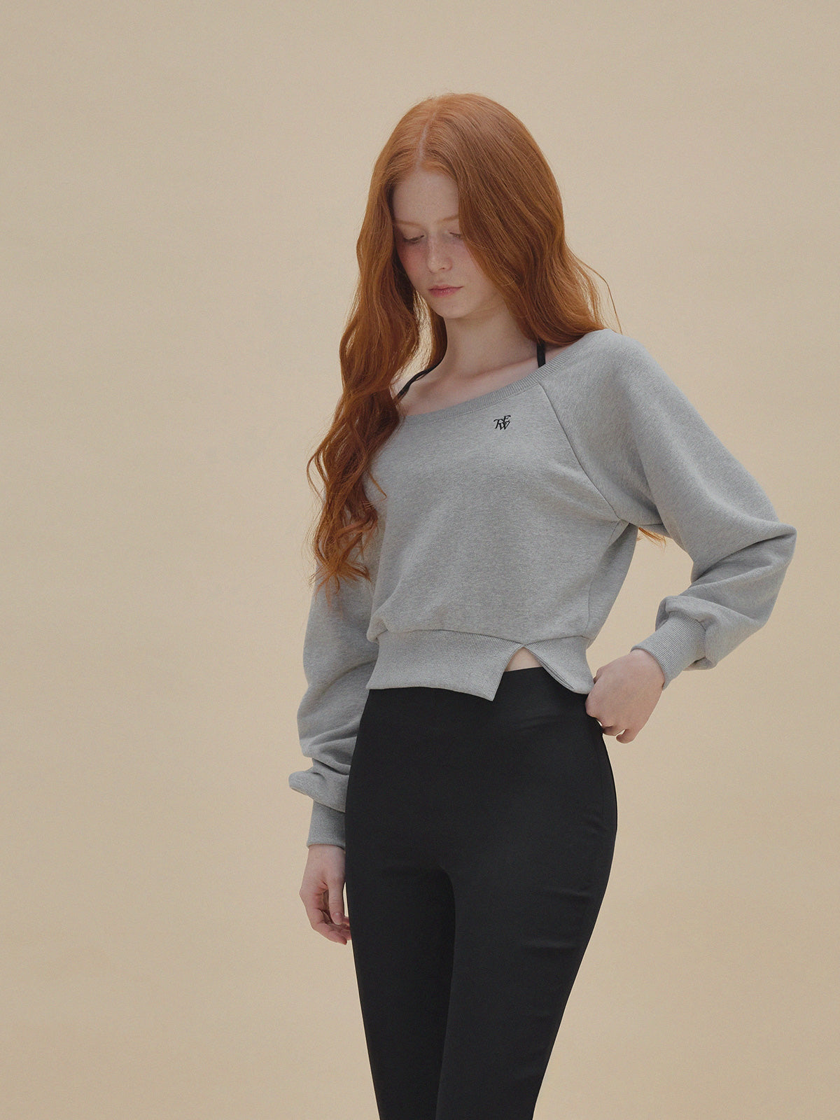 [TWEE] Nezen Embroidered One-Shoulder Long Sleeve Sweatshirt