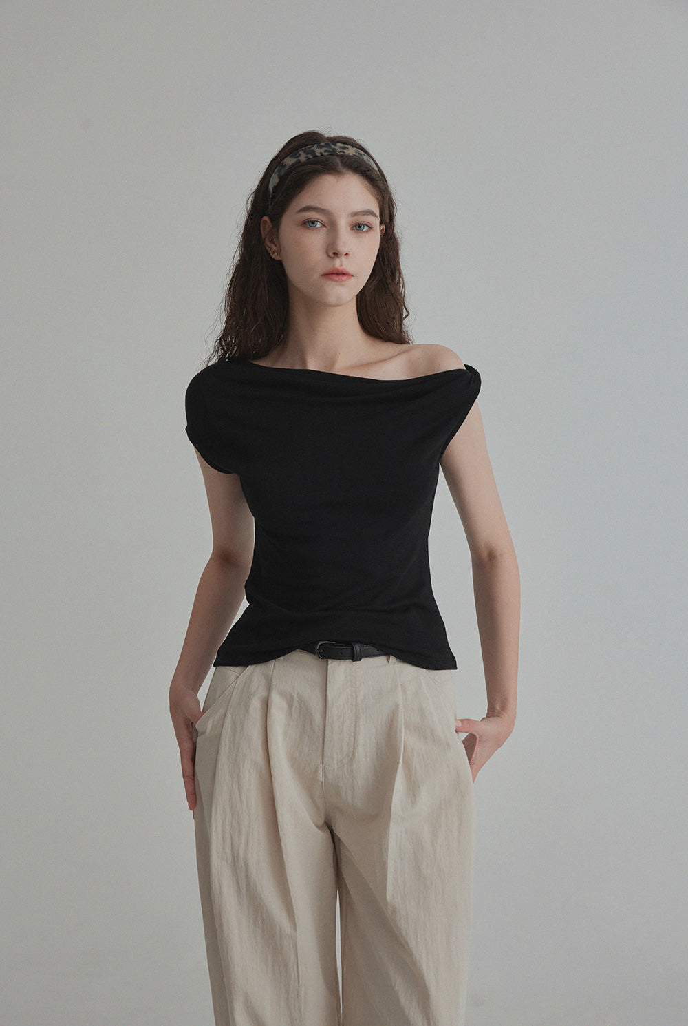[TWEE] Mete Twisted Asymmetrical Off-Shoulder T-Shirt