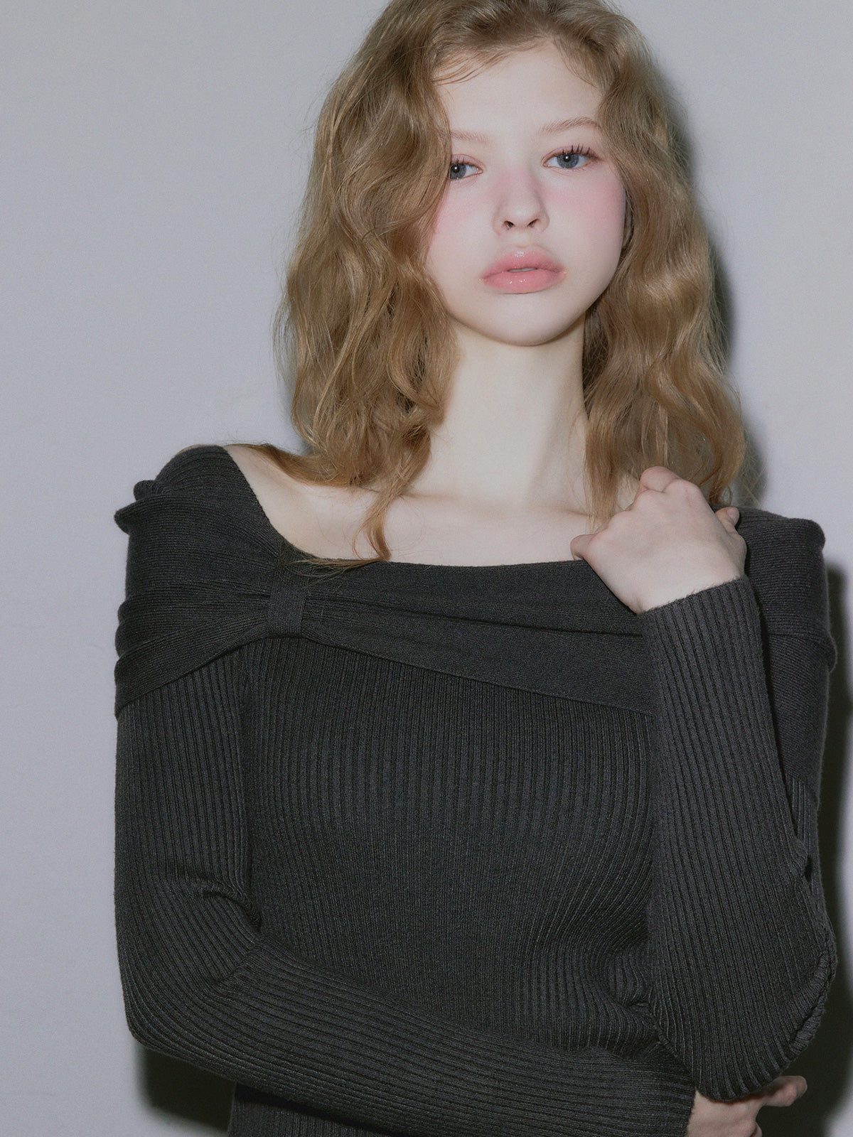 【TWEE】Maglia a coste Turing Ribbon Drape