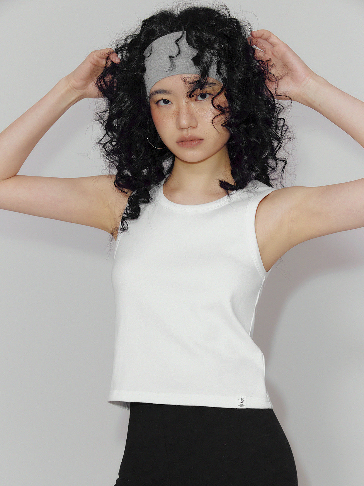 [TWEE] Pratt Basic U-Neck Crop Sleeveless